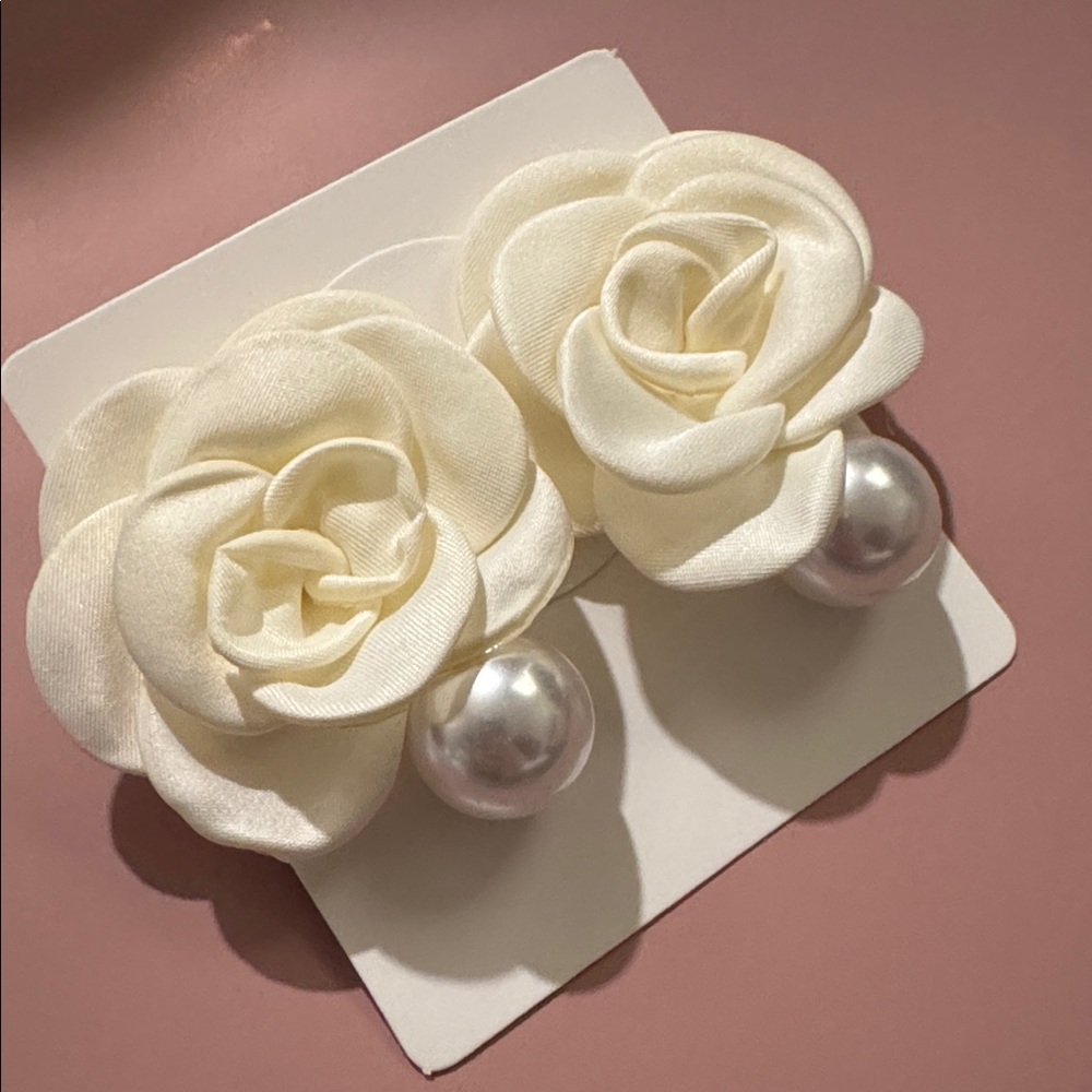 Belle Floral Pearl Studded Drop Earrings NEW 🏷️